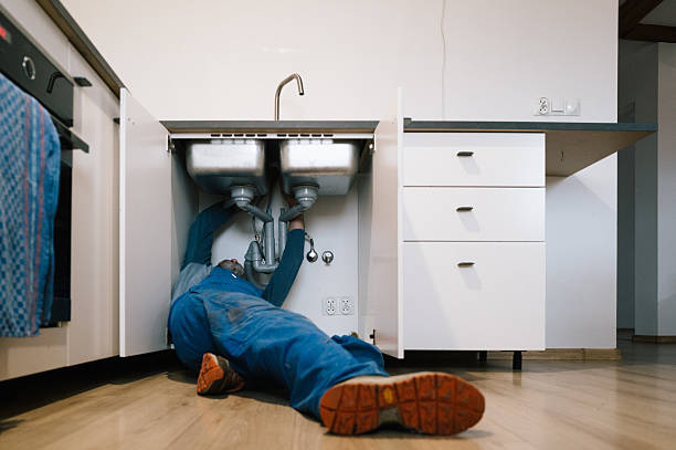Professional Plumbing technician working in Le Grand, CA